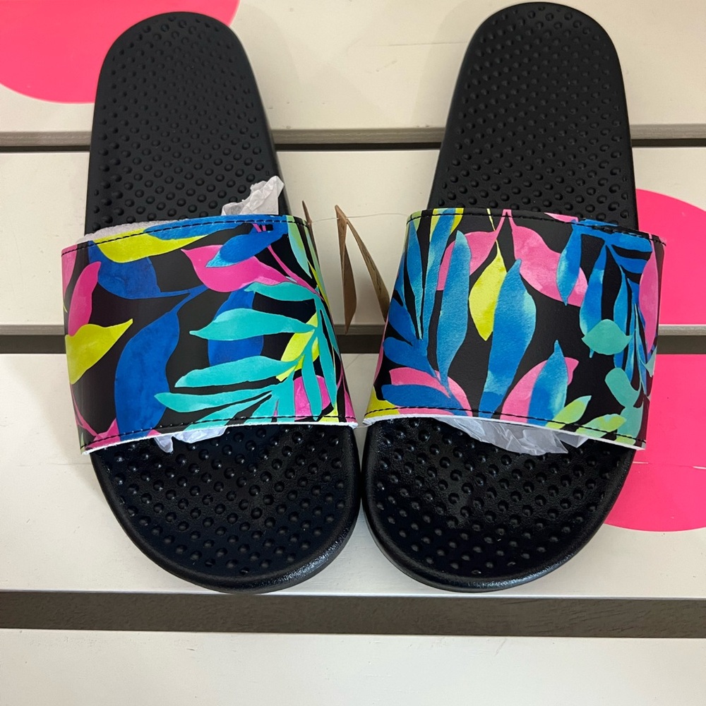VS PINK SLIDES size Medum Fits a 7/8